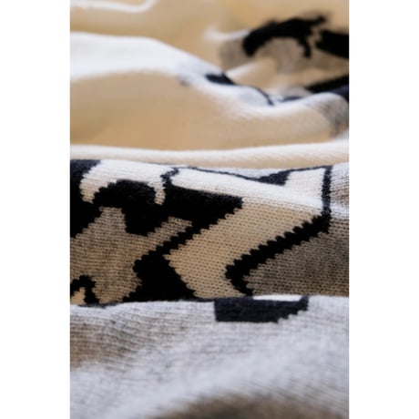 Thomas magpie   knit “M”