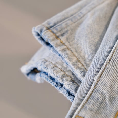 M53.  BELTED BAGGY DENIM
