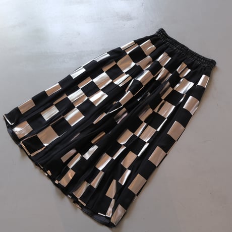 NAKAGAMI　チェッカーフラッグ箔スカート（black×silver）　N0324S0014
