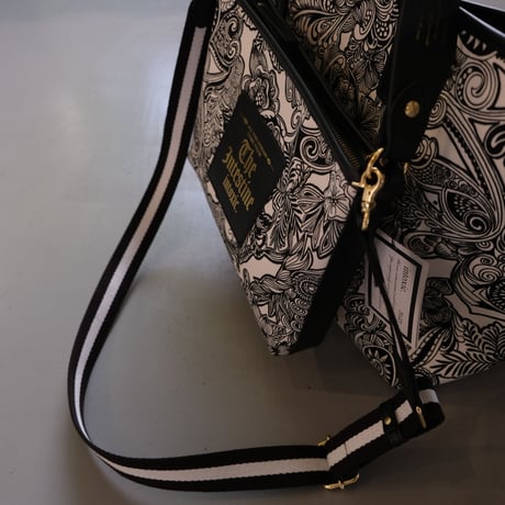 intoxic.　イントキシック　Benita　UB-147　zentangle white