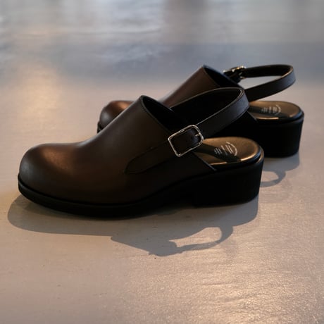 BEAUTIFUL SHOES  ｜ singlebelt clogs