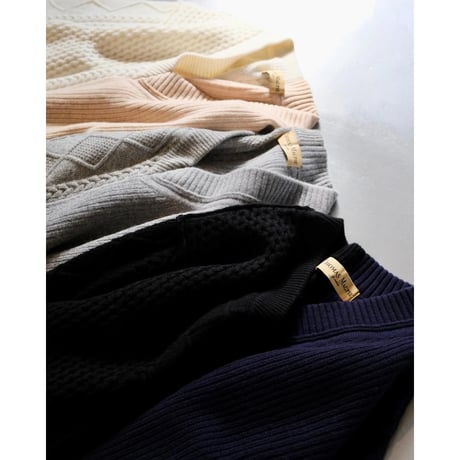 Thomas magpie    bicolor aran knit