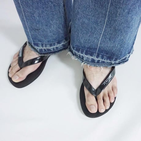 INTOXIC.  beach sandals
