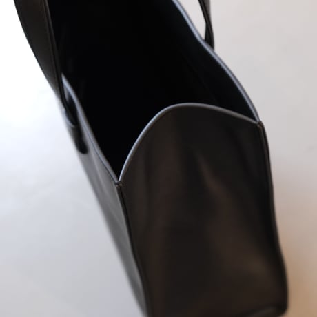 intoxic.　イントキシック　RESONATES TAKEN PLAIN　BLACK　RE-001B