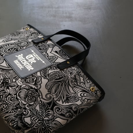 intoxic.　イントキシック　Ballarat baby　UB-142　zentangle white