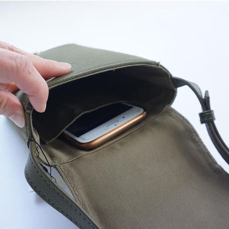 INTOXIC.   HOLIDAY VHS CROSS CARRY 　  khaki