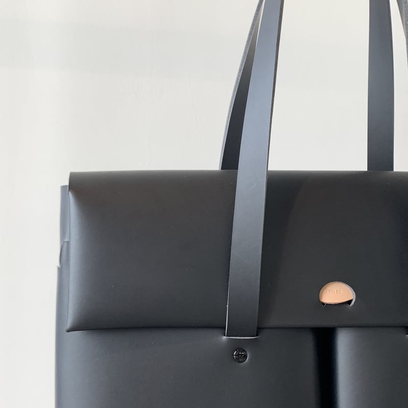 SEAMLESS DOCUMENT BAG / BLACK | geep