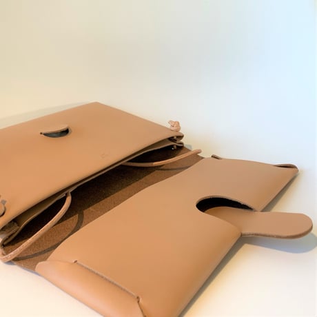 SEAMLESS SHOULDER CASE　S　/　NUDE