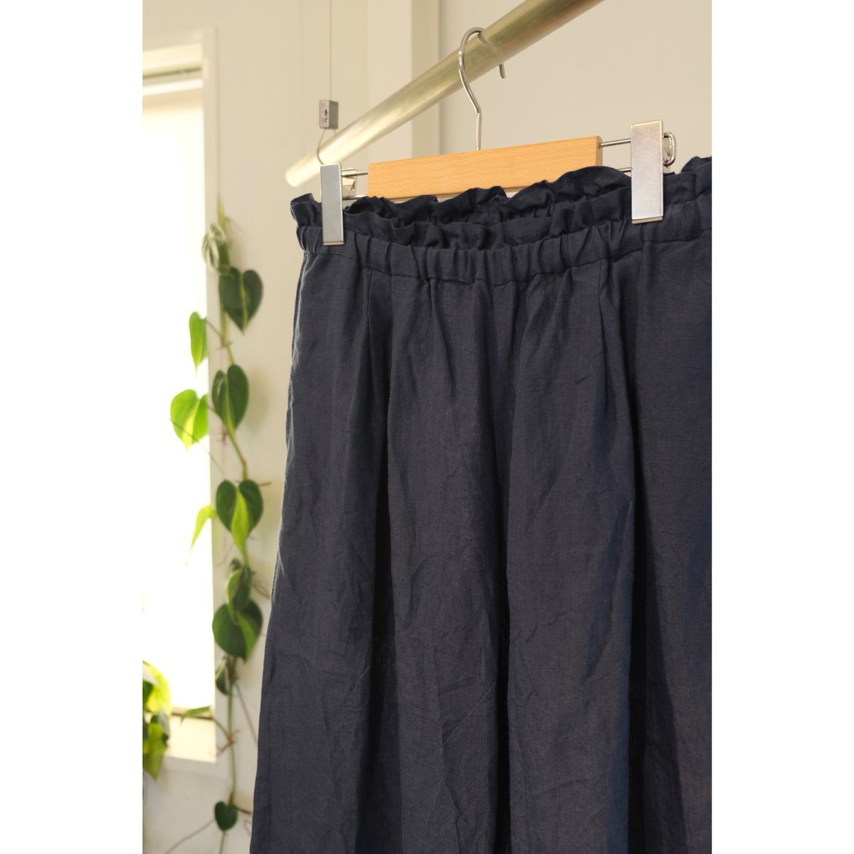 suzuki takayuki gathered pants Ⅱ dark blue |