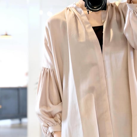 suzuki takayuki  puff sleeve blouse   frostgrey