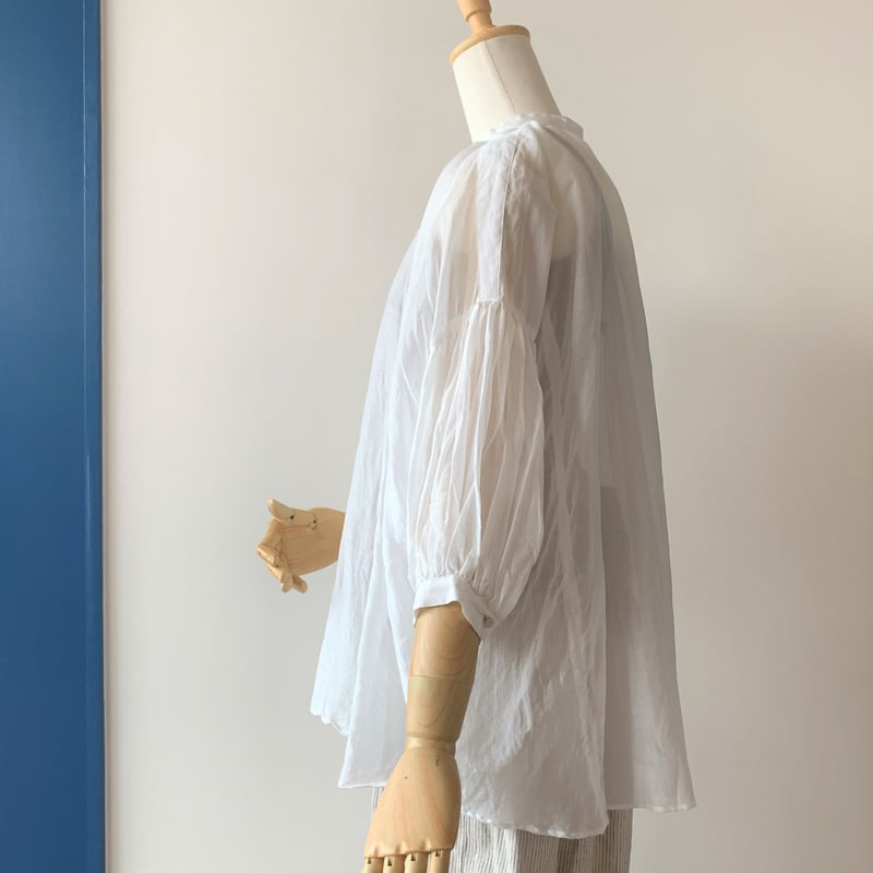 suzuki takayuki puff-sleeve blouse nude suzuki takayuki puff-sleeve blouse nude
