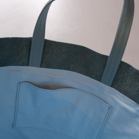 INTOXIC.    RESONATES    Mad strap tote    ナイルブルー
