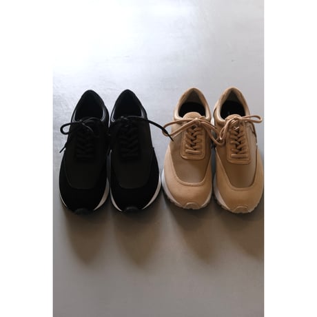 BEAUTIFUL SHOES  OLD RUNNING