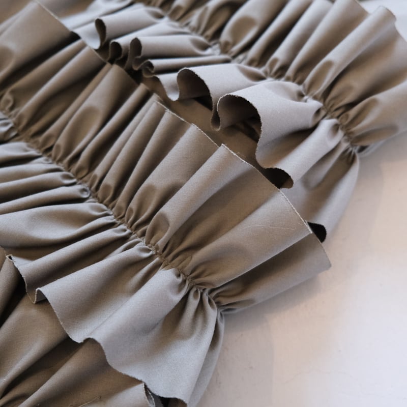 maru❤︎THOMASMAGPIE フリルベスト Thomas Magpie フリルベスト - メルカリ