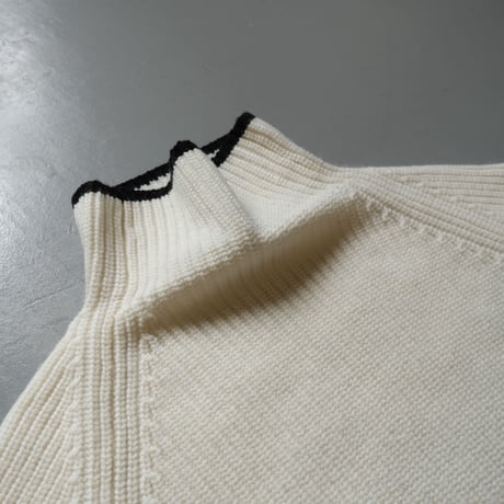 SINME　シンメ　ボトルネックタートル　S21-AW-12　WHITE×BLACK