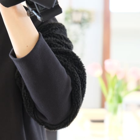 Munich　sheepboa puffsleeve one-piece    BLACK
