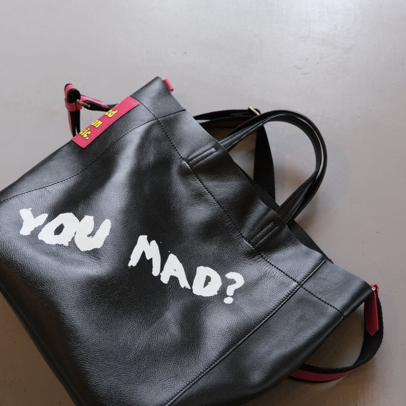 INTOXIC. RESONATES Mad strap tote ブラック |...