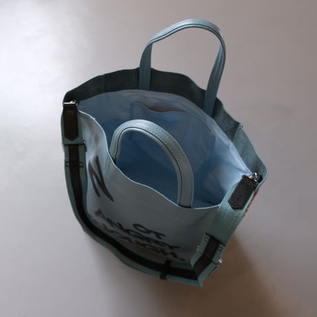 INTOXIC.    RESONATES    Mad strap tote    ナイルブルー
