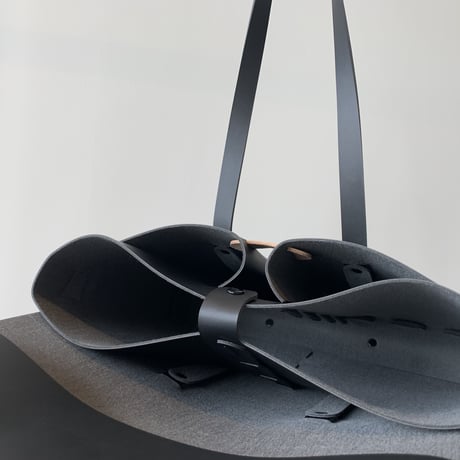 SEAMLESS DOCUMENT BAG　/　BLACK