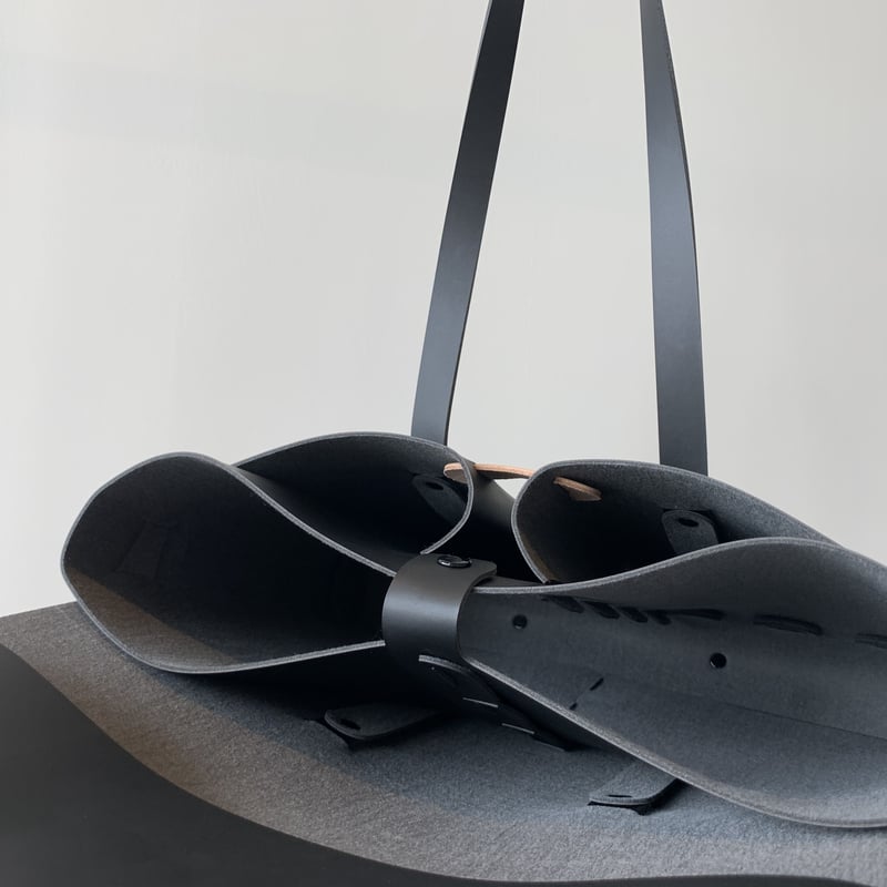 SEAMLESS DOCUMENT BAG / BLACK | geep