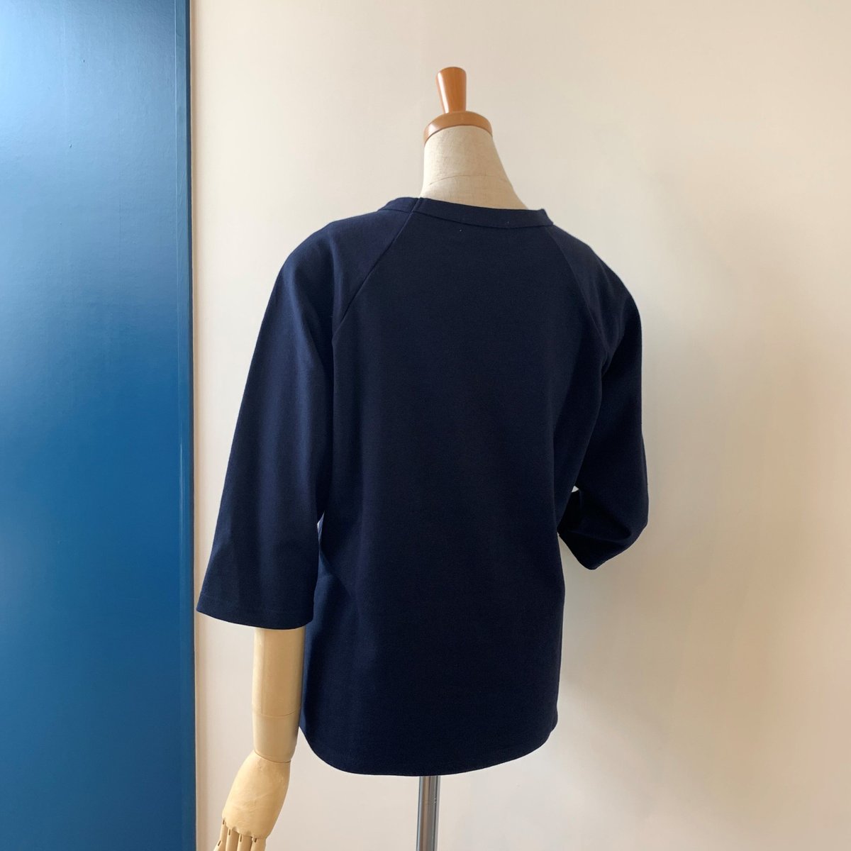 新品タグ付きLOHEN SHOULDER SLIT CUTSEWカットソー cut and sewn Lotus(カットソー ロータス) – AUGUST