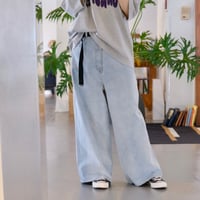 M53.  BELTED BAGGY DENIM