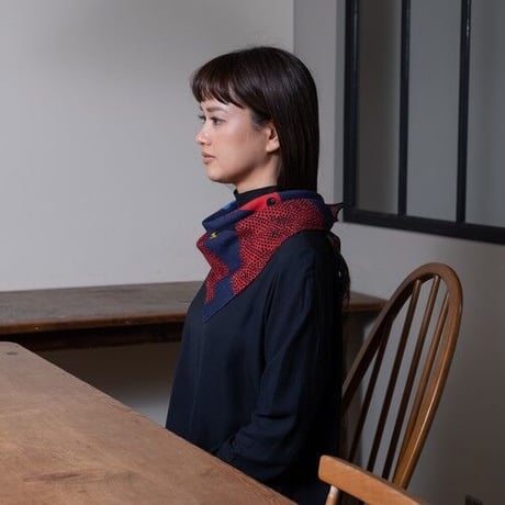 YARN&COPPER　Merino Wool 'Running Hens' navy リング付きミニスカーフ