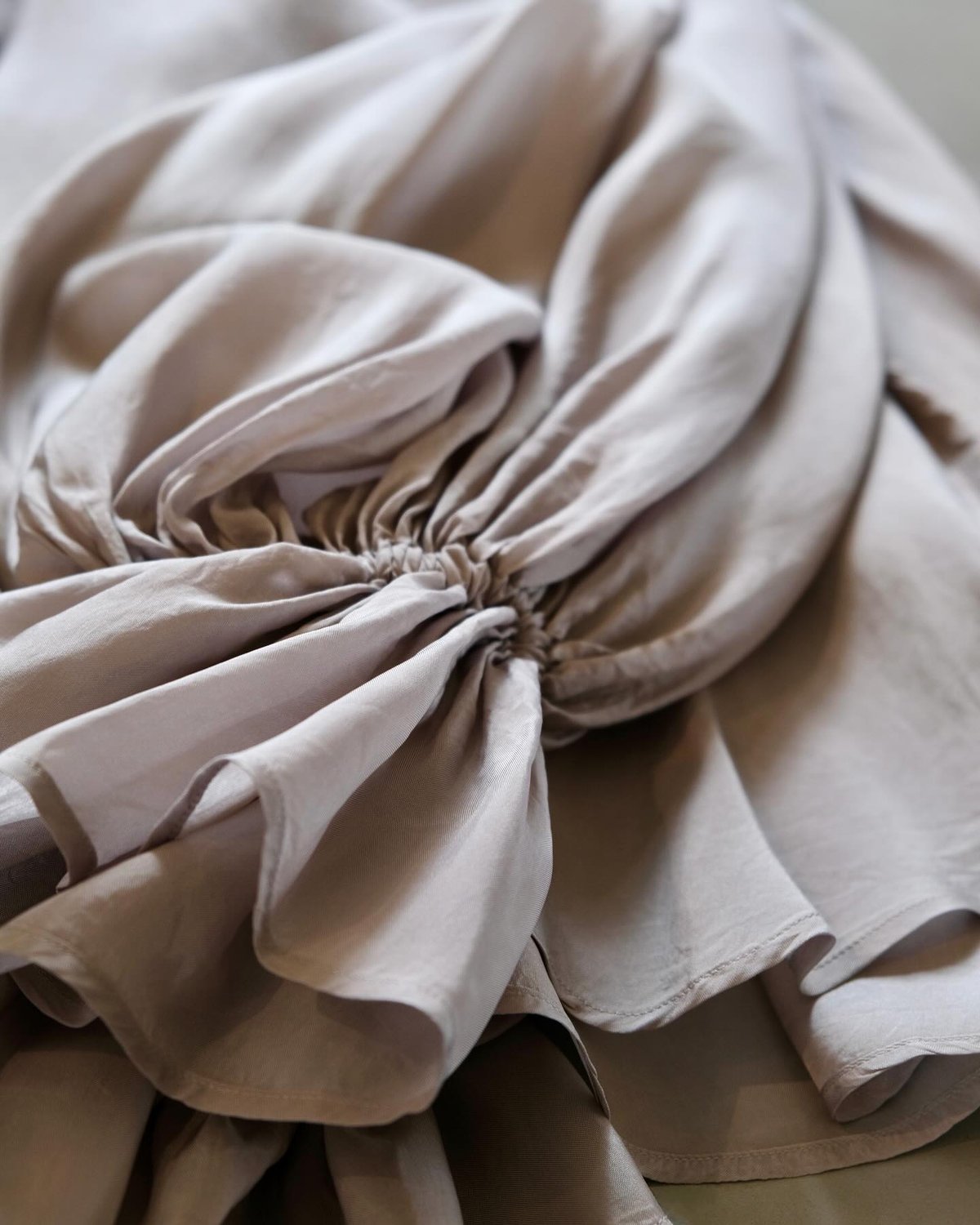suzuki takayuki bishop-sleeve blouse | geep