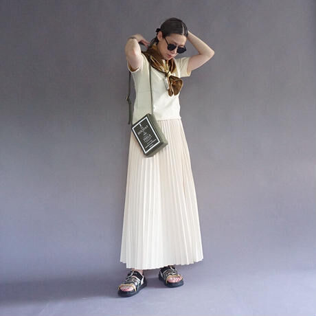 INTOXIC.   HOLIDAY VHS CROSS CARRY 　  khaki