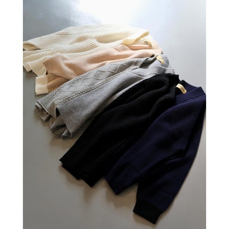 Thomas magpie    bicolor aran knit