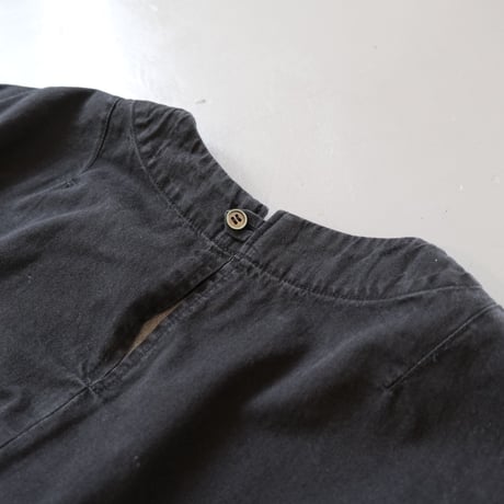 NAKAGAMI　デニムプリーツワンピース（black）　N0223S0027