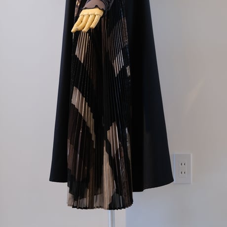 NAKAGAMI　N0222A0035　プリーツ切替スリップドレス　BLACK