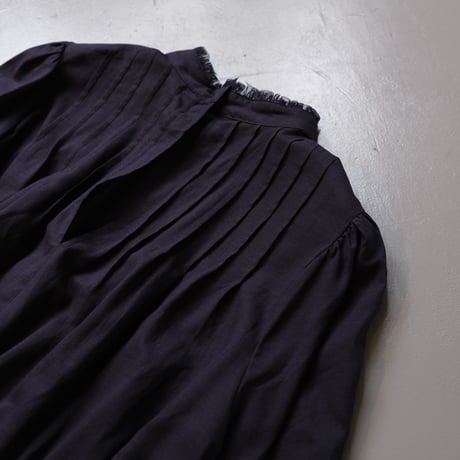 SINME  シンメ　ハイネックピンタックOP ネイビー　S21-AW-13-01