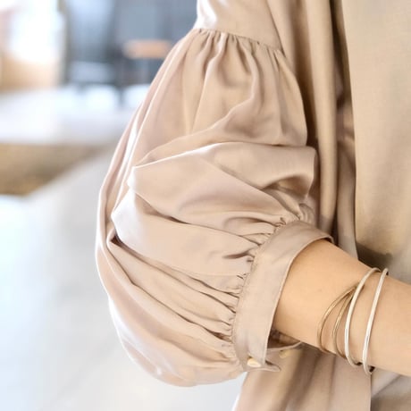 suzuki takayuki  puff sleeve blouse   frostgrey