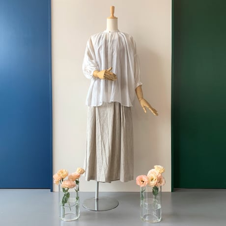 suzuki   takayuki    puff-sleeve blouse   　nude