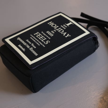 INTOXIC.   HOLIDAY VHS CROSS CARRY 　black