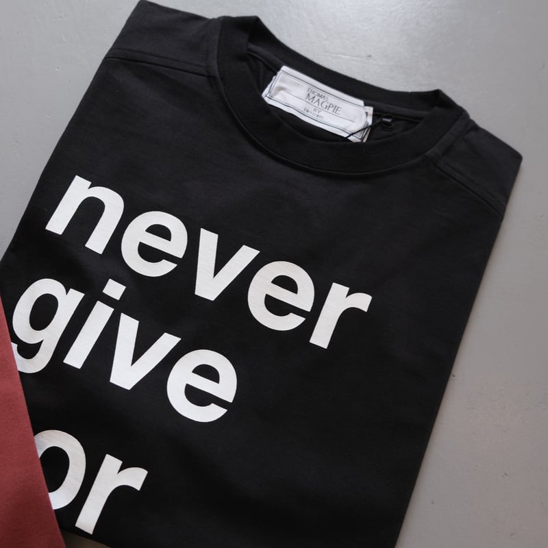 THOMAS MAGPIE BIG T-shirt Never give【2213857】 |