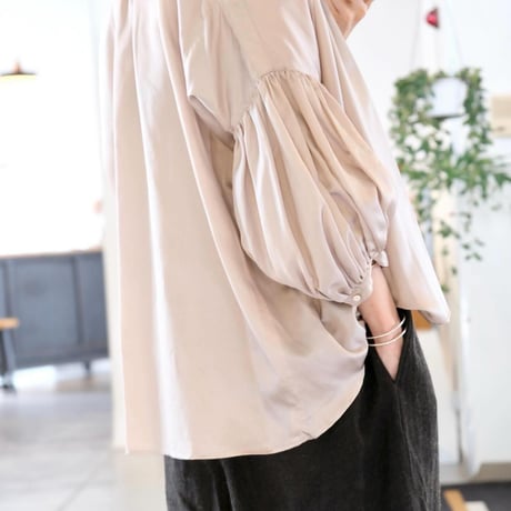 suzuki takayuki  puff sleeve blouse   frostgrey