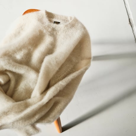 BATONER Women  PURE MOHAIR SHAGGY CREW NECK