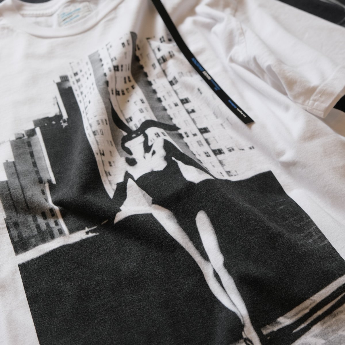 THE INTERNATIONAL IMAGES COLLECTION T-SHIRT / E