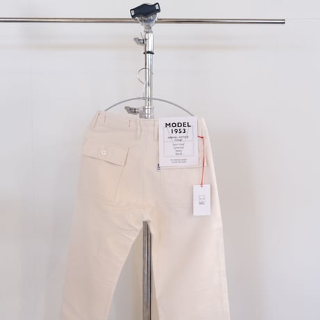 M53.　LUDMILA　ベイカーパンツ　Off　White　M-107