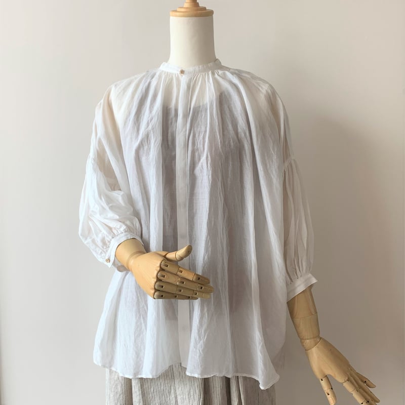 suzuki takayuki puff-sleeve blouse nude suzuki takayuki puff-sleeve blouse nude