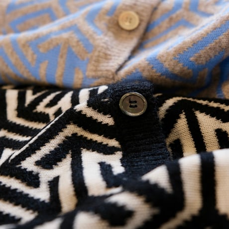 thomas mag pie     knit cardigan “四方八方”