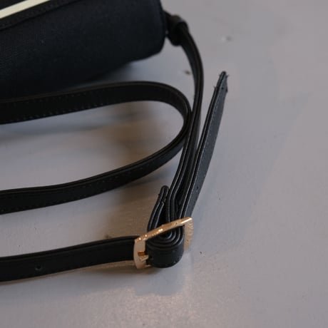 INTOXIC.   HOLIDAY VHS CROSS CARRY 　black