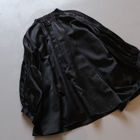 suzuki  takayuki  　 puff-sleeve blouse    A221-03  　black