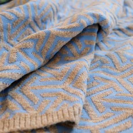 Thomas magpie    knit  “四方八方”