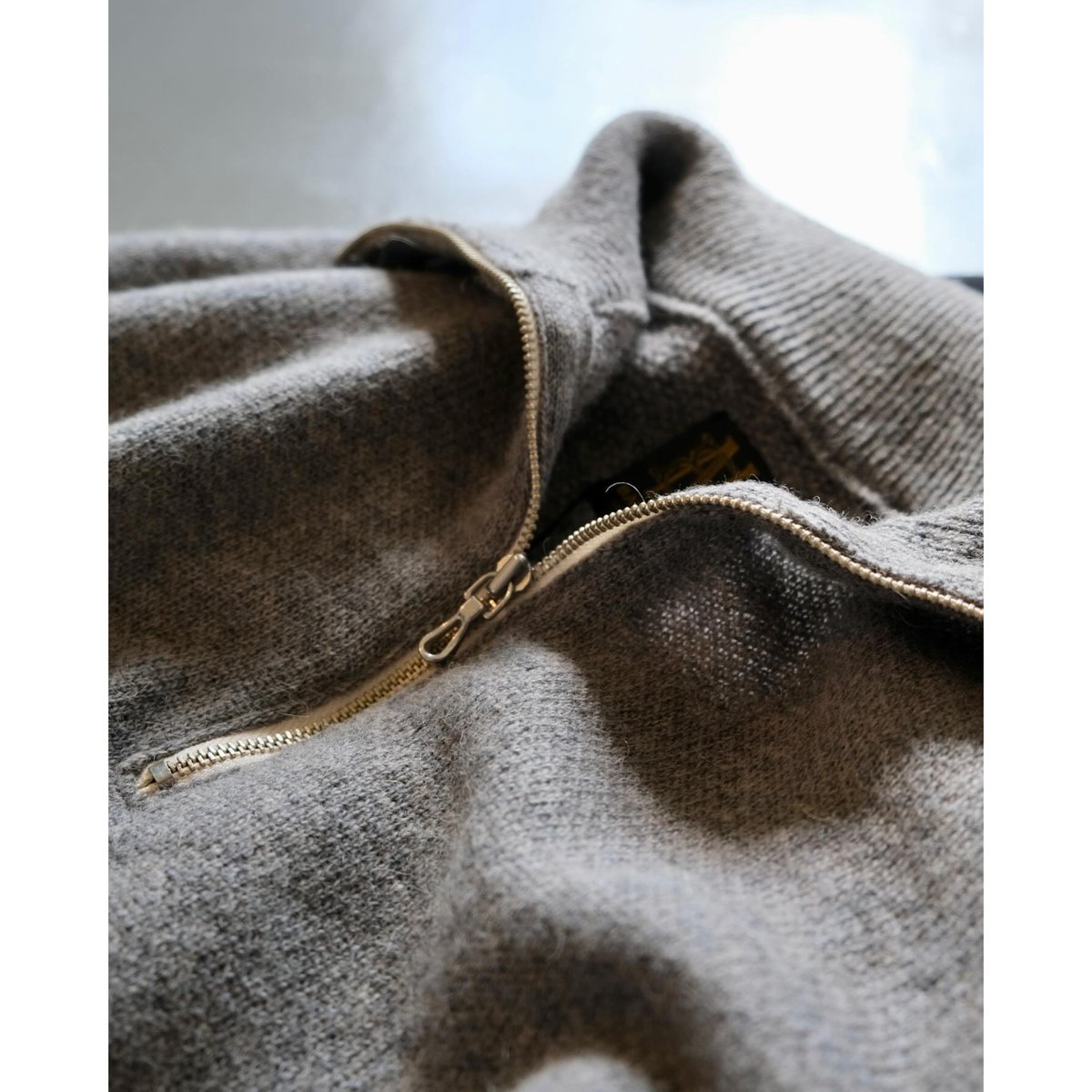 BATONER Men BACKLOOP CAMEL HALF ZIP | geep