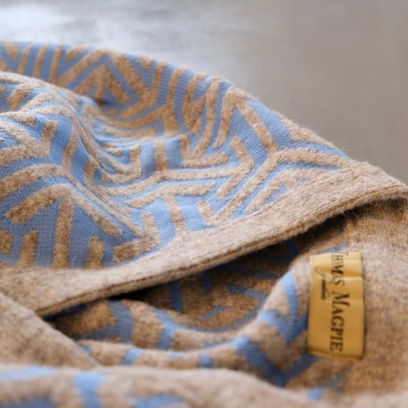 thomas mag pie     knit cardigan “四方八方”