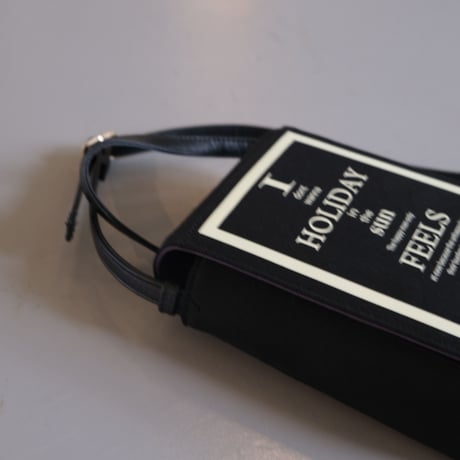 INTOXIC.   HOLIDAY VHS CROSS CARRY 　black
