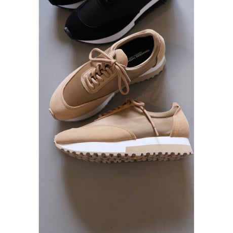 BEAUTIFUL SHOES  OLD RUNNING